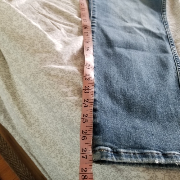 Good American | Exposed Button Front Jean - Picture 9 of 9